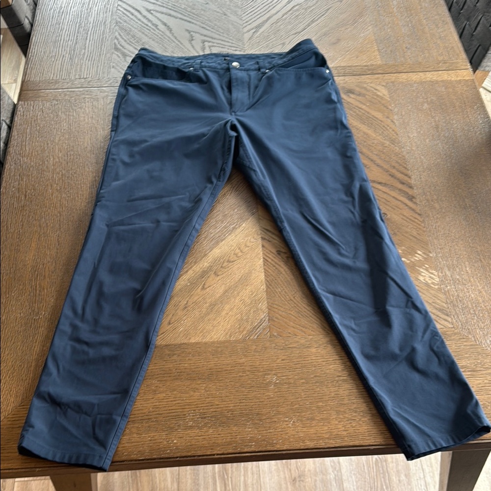 Lululemom ABC pants slim fit 33x34